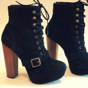 SUPER CUTE Steve Madden Black Chunk Heel Boots